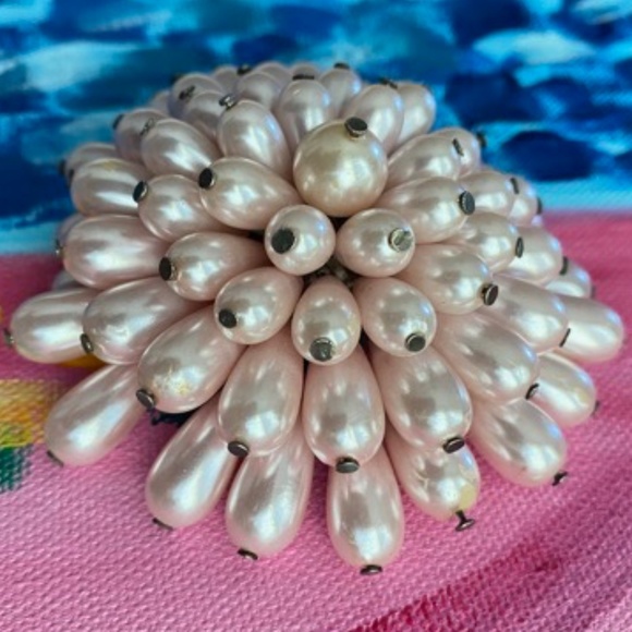 VINTAGE Brooch Pale Pink Faux Pearl - Picture 3 of 5